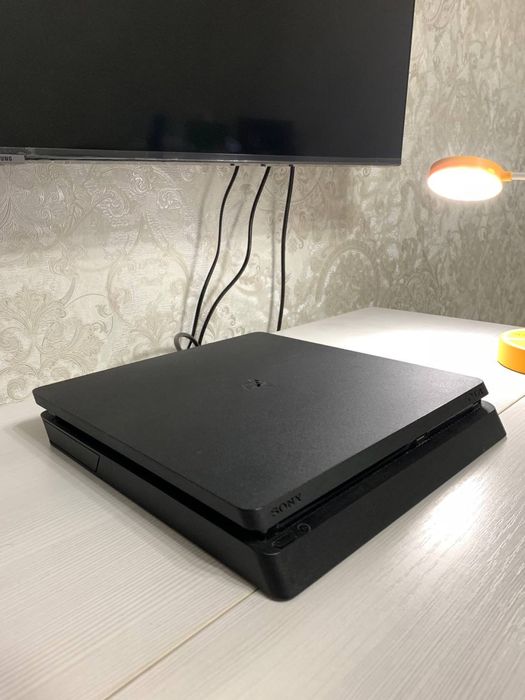 Playstation 4 slim