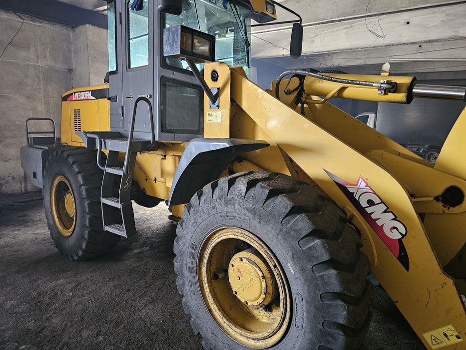 Продаём погрузчик 2-х куб.