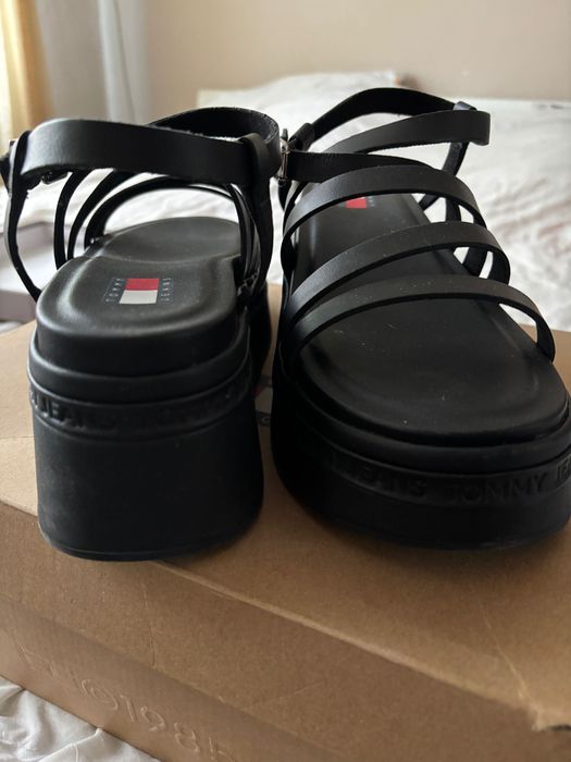 Сандали и кецове tommy hilfiger, steve madden, guess