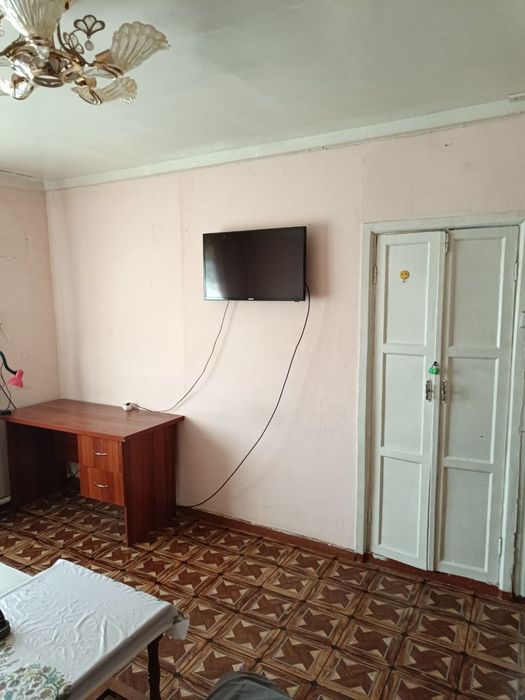 Сдается 1ком на спутнике8 1этаж 2этажки  с удобствами с мебелью