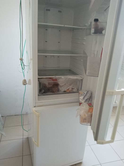 2 холодильник сатылады