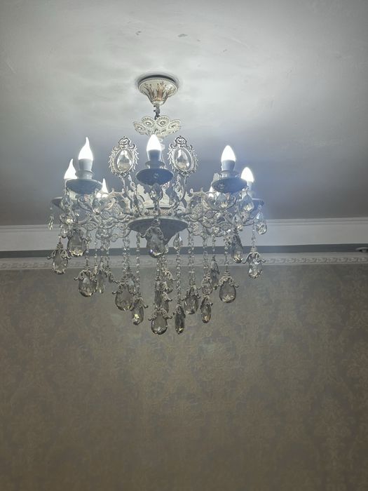 Продаются  люстры