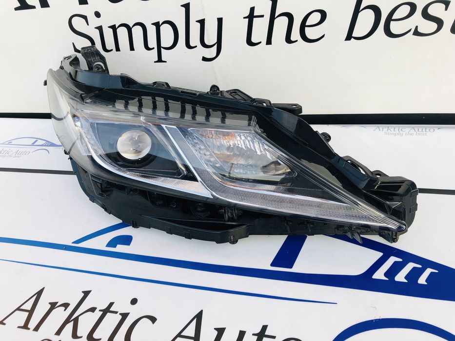 Far dreapta Full Led Toyota Camry după 2018 cod 81110-33G00