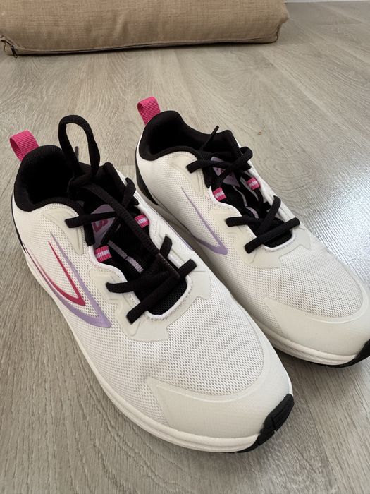 Продам кроссовки fila