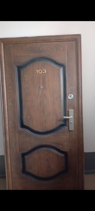 Продам входную дверь