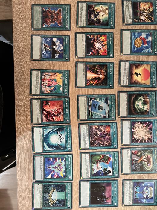 Продавам Yu-Gi-Oh ОРИГИНАЛНИ карти.