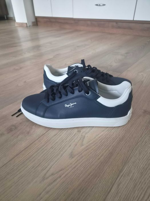 Нови мъжки обувки