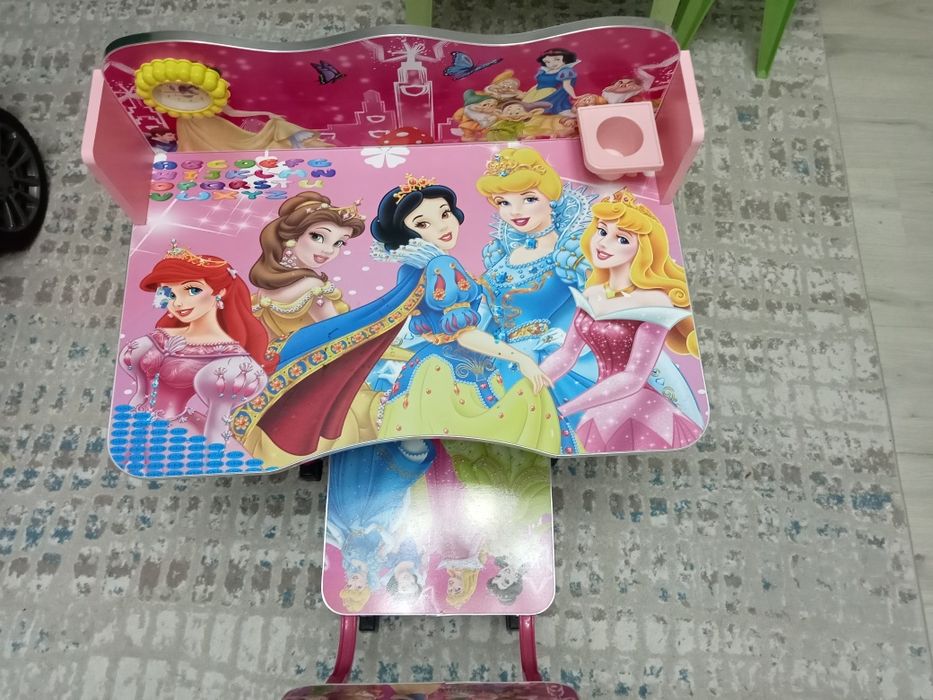 Детский столик для девочки