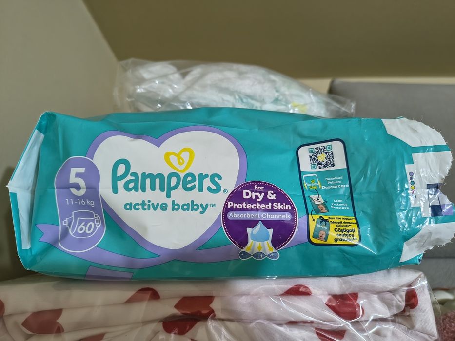 Vând pampers pentru copii Nr 5