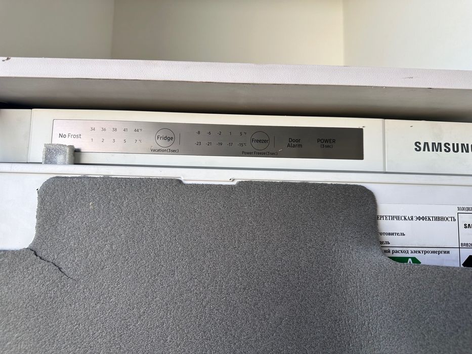 Продам встраиваемый холодильник Самсунг