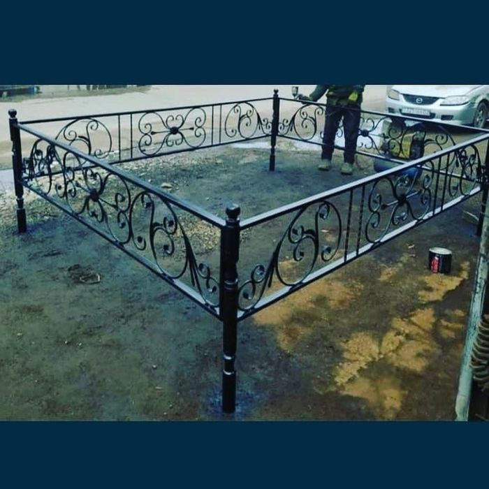Ограды на кладбище
