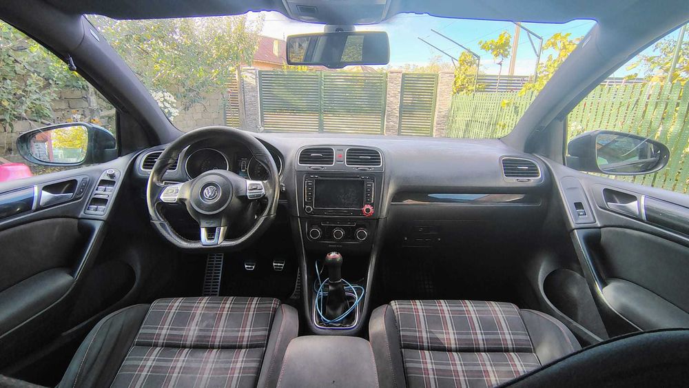 Volkswagen Golf 6 1.6 TDI 105CP+ (Soft) - pachet GTI interior-exterior