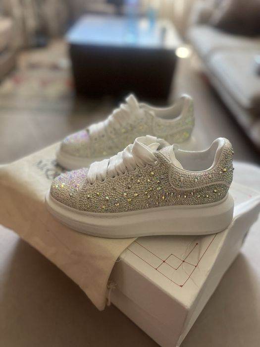 Кецове от ествена кожа с камъни