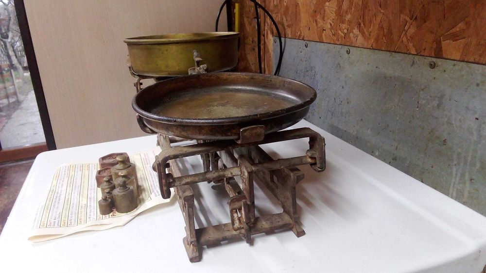 Cantar clasic,  cu talere si greutati