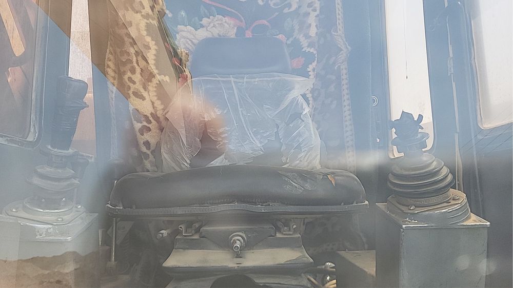 Срочно продаём экскаватор