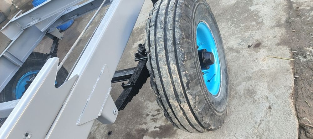 Traktor prseb ramasi sotiladi