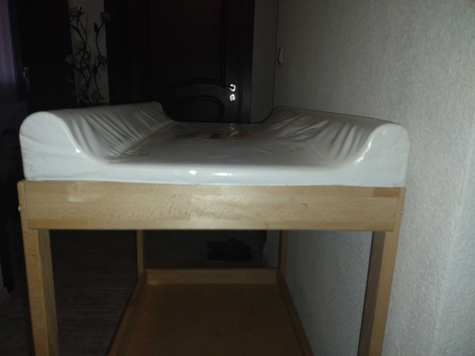 Маса за повиване ИКЕА и повивалник