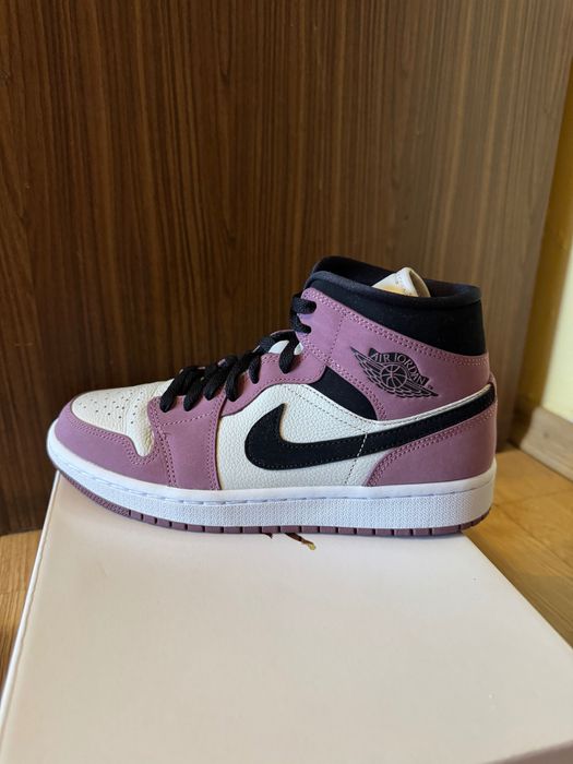 Nike Air Jordan 1 Mid “Mulberry”
