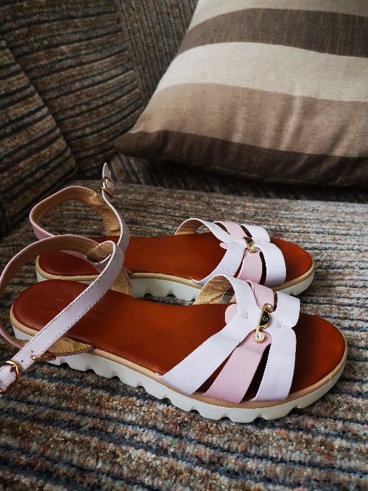 Босоножки на девочку