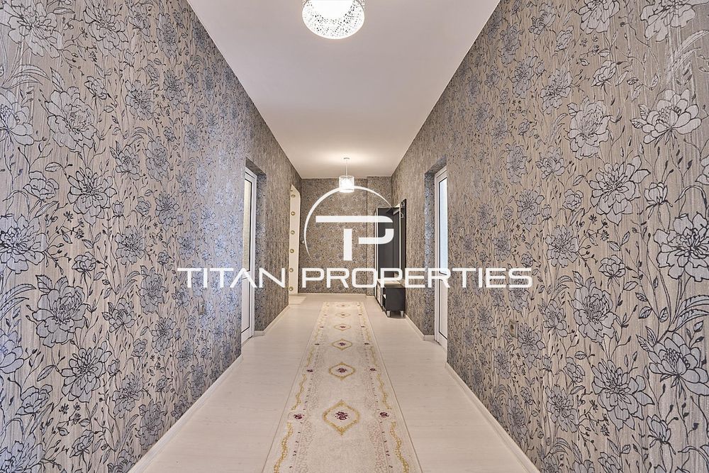 Тристаен апартамент под наем в Център