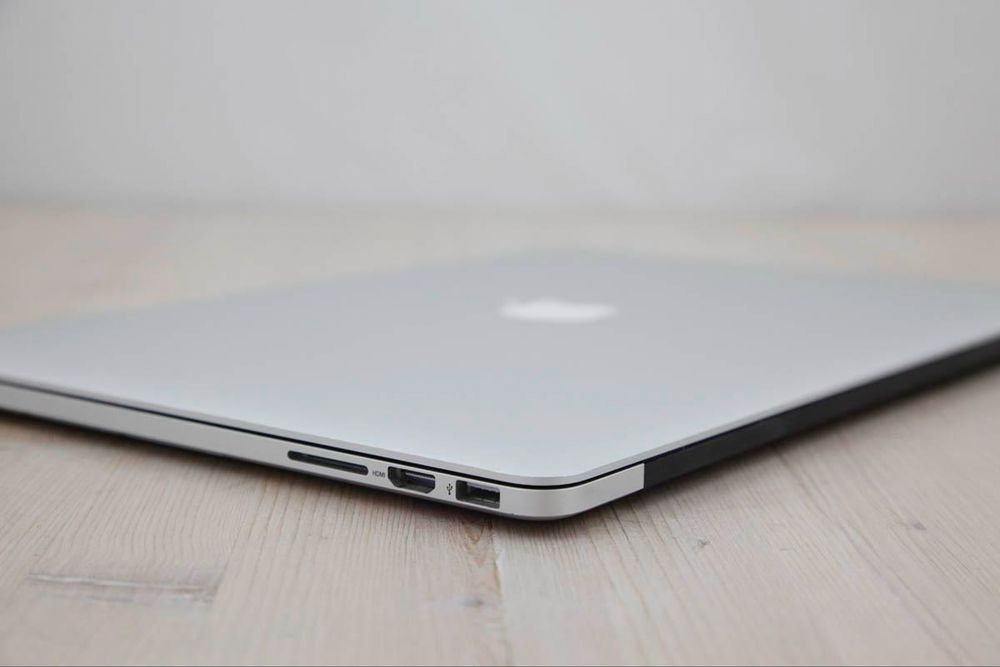 Macbook pro display 13- i5 8gb ram ssd 250 Baterie noua !