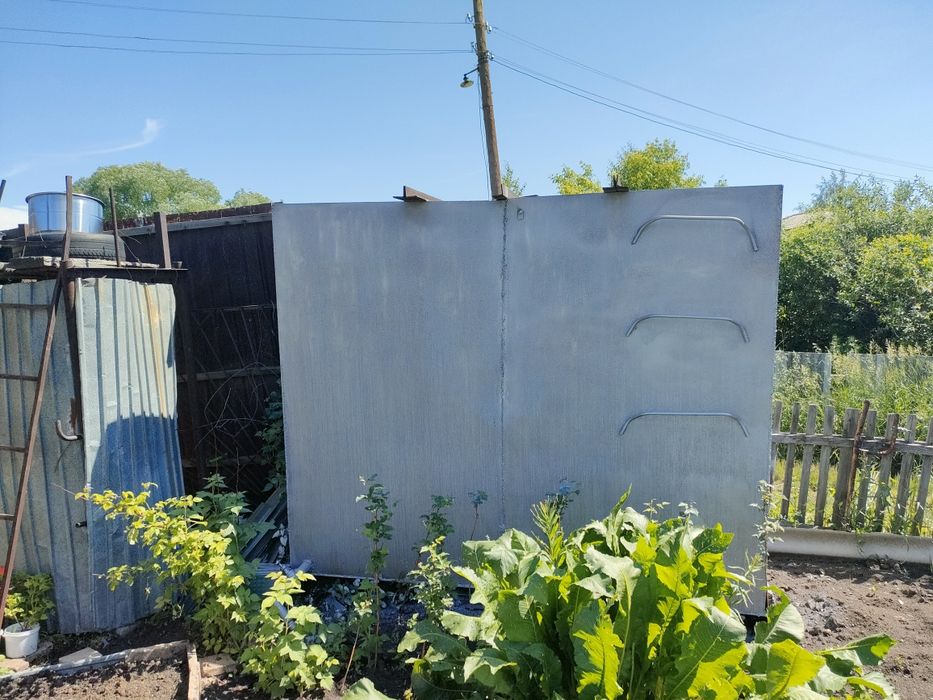 Продам металлическую ёмкость для воды