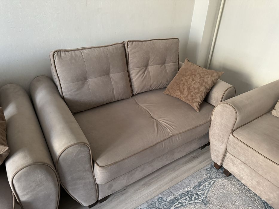 Диван, кресло.