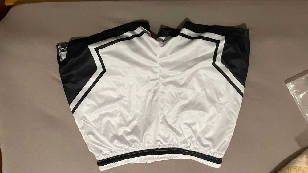 Pantaloni scurti Jordan, marimea M, noi cu eticheta