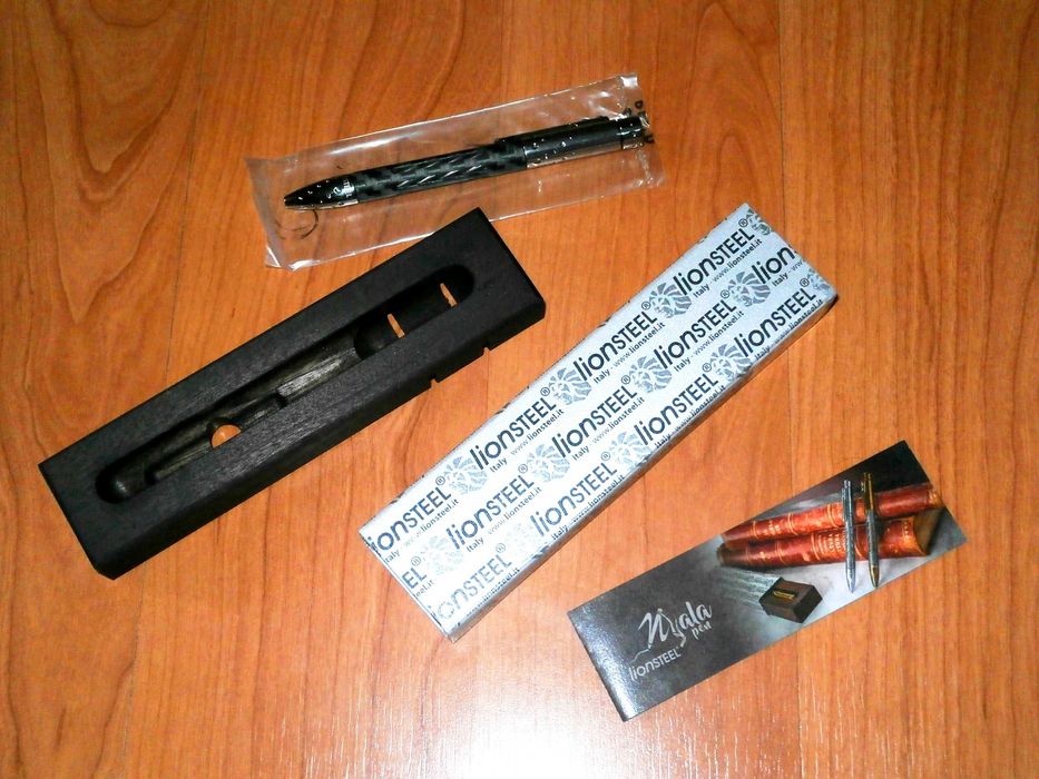 Pix Edc din titan LionSteel Nyala Carbon Fiber Grey Shine Titanium Pen