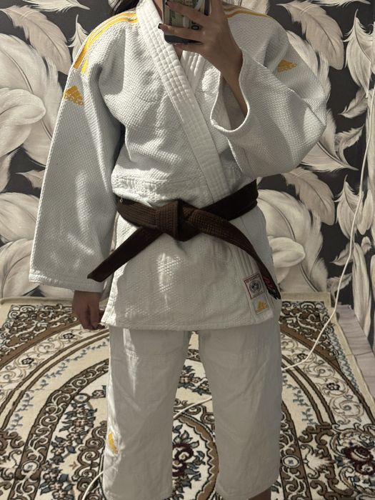 продам кимоно adidas чемпион 2
