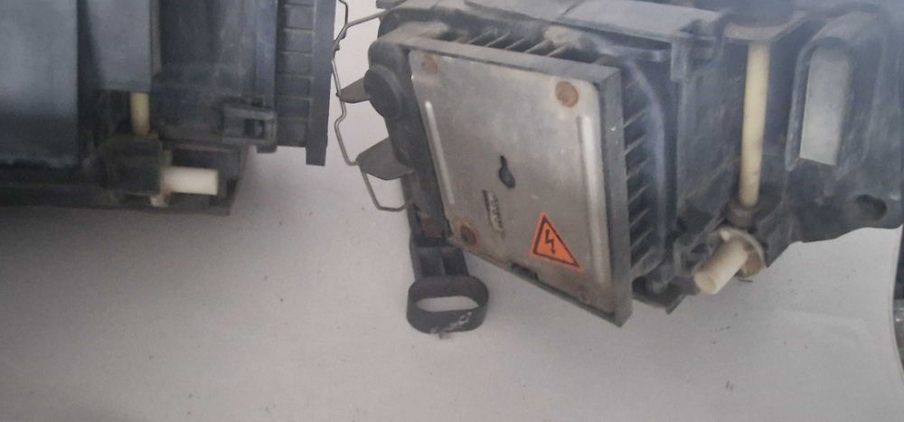 Far Dreapta Bi Xenon Passat B6 cod 3C0941754G