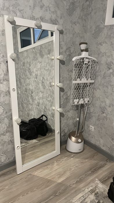 Продам зеркало с подсветкой