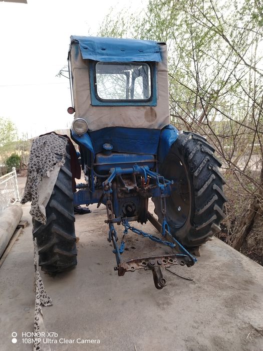 Trakror sotiladi kelishamiz