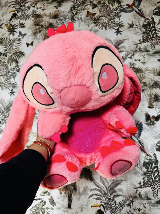 Ursulet plus stitch canta melodia desenului disney