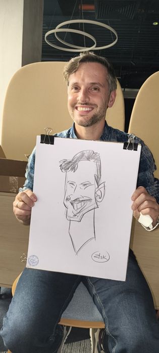 Рисувам карикатури на живо.