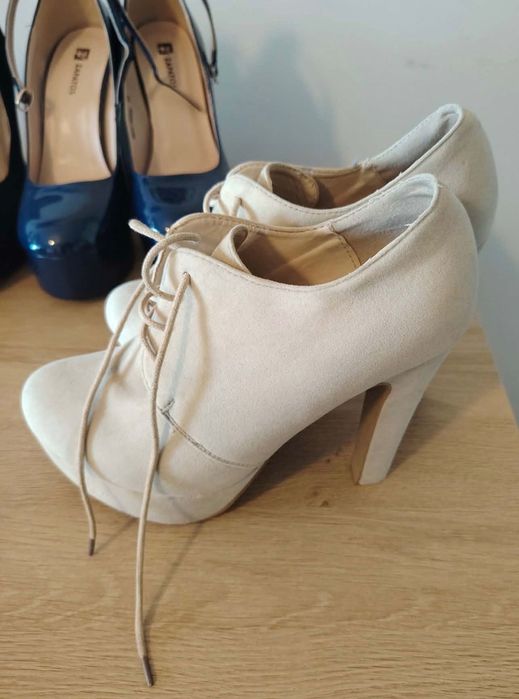 Маркови дамски обувки.