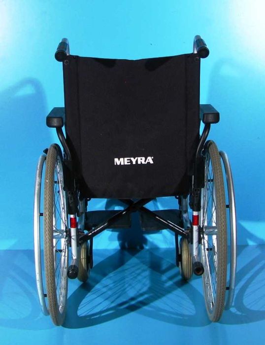 Scaun cu rotile/ Fotoliu rulant Meyra - latime sezut 43 cm