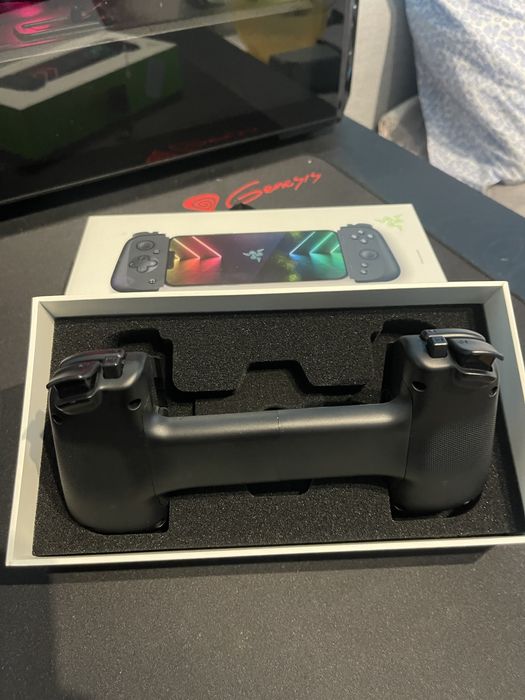 Razer Kishi V2 за iPhone | Гаранция до 19.03.2026 | Като нов