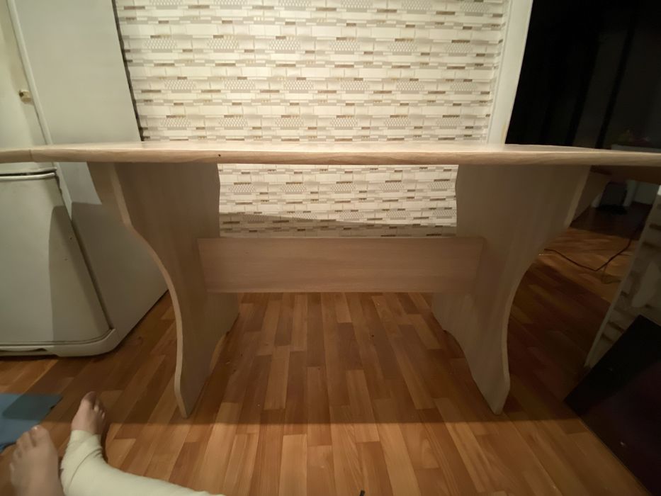 Продам стол в хорошем состояний