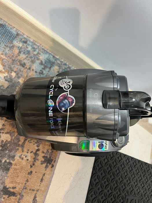 Продам пылесос Artel