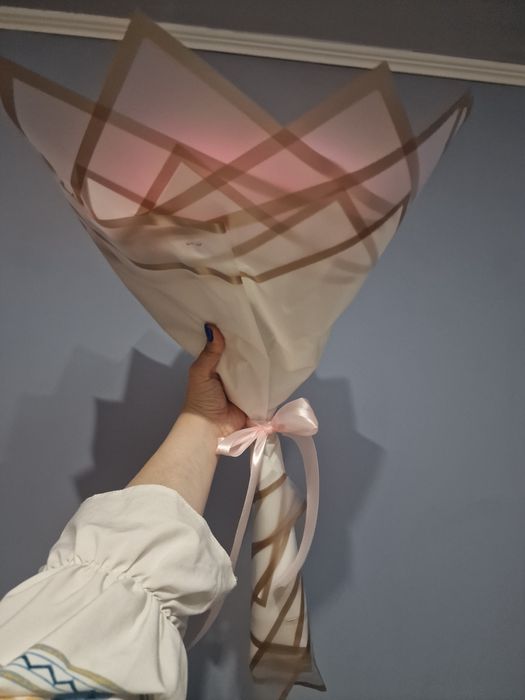 Idei de cadou buchet trandafiri cu mesaj personalizat