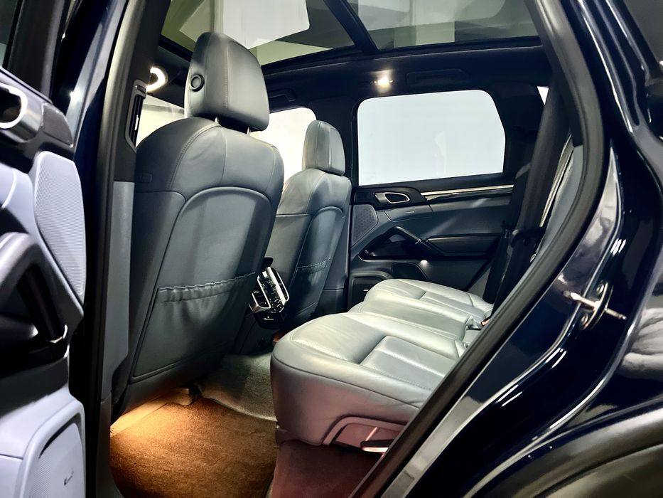 • Porsche Cayenne S / Unic Proprietar / 2013 •