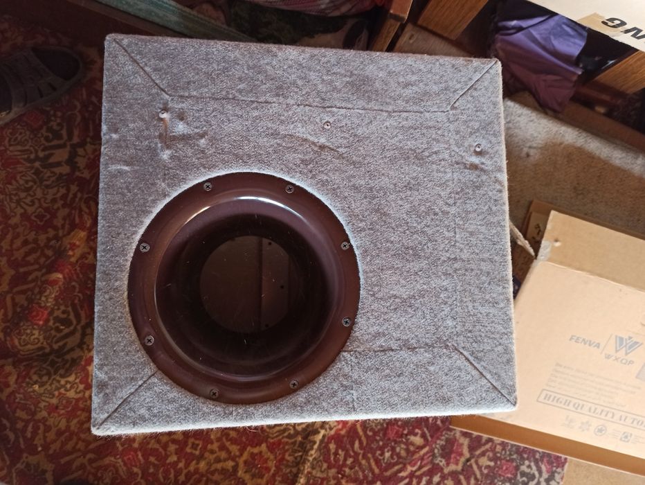 Продам короб под сабвуфер