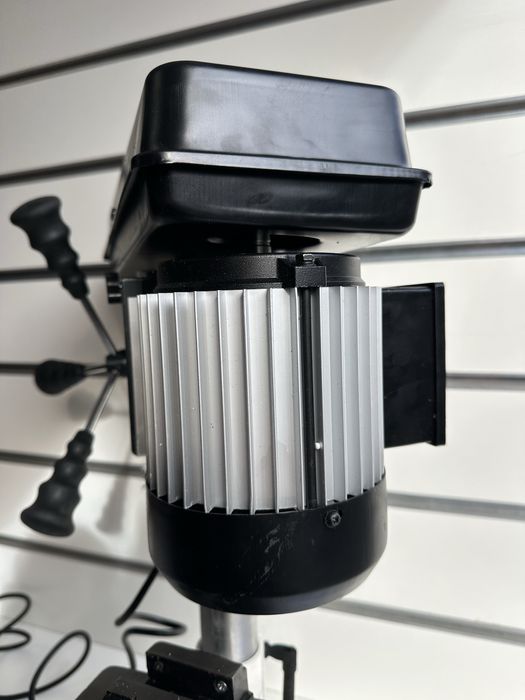 Колонна бормашина JET