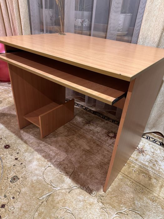 Компьютерный стол.