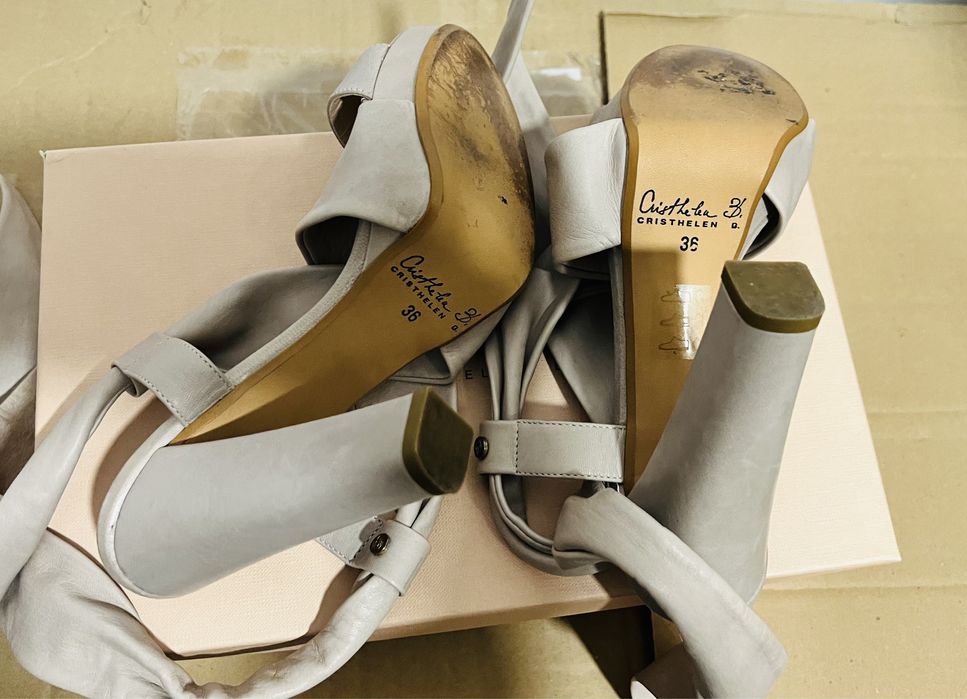 Sandale de piele moale si fina