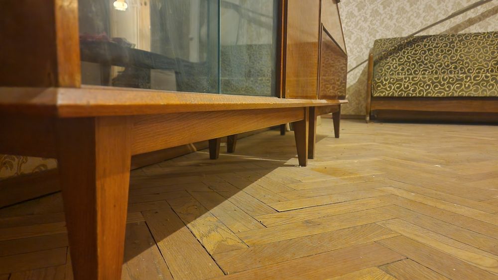 Продам старинный комод с выдвижным ящиком