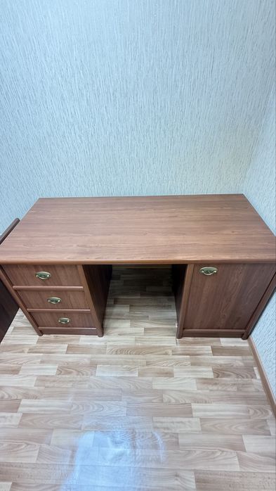 Стол компьютерный