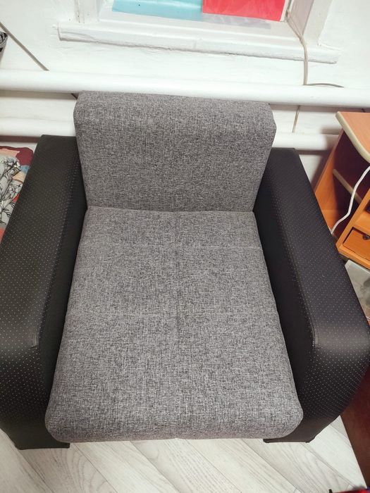 Продаётся диван с креслом и пуфиком,срочно