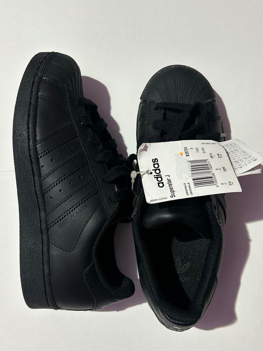 Adidași superstar